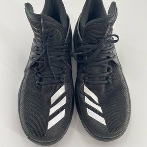 Adidas wearing the letter O